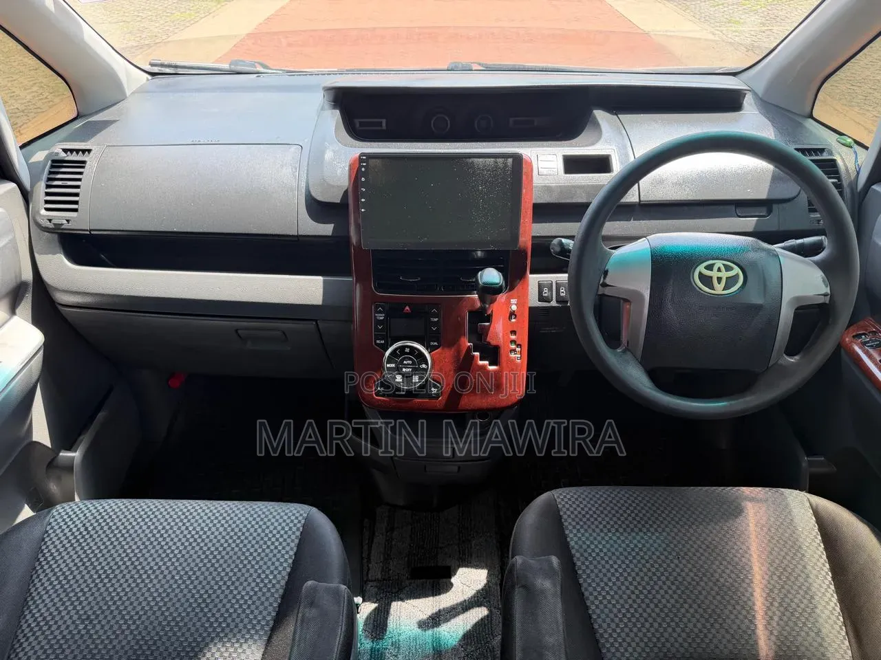 Toyota Noah 2009 Silver