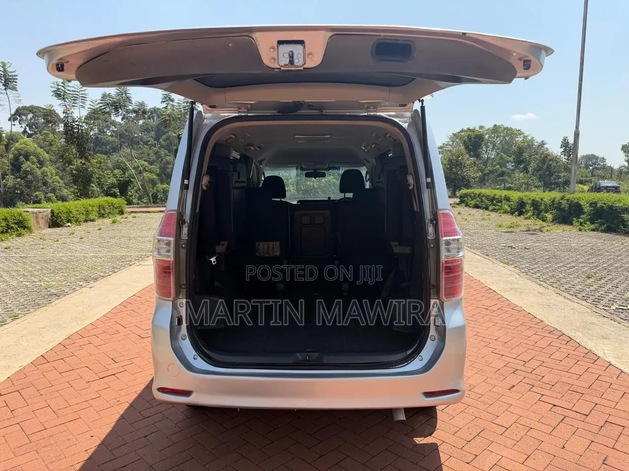 Toyota Noah 2009 Silver