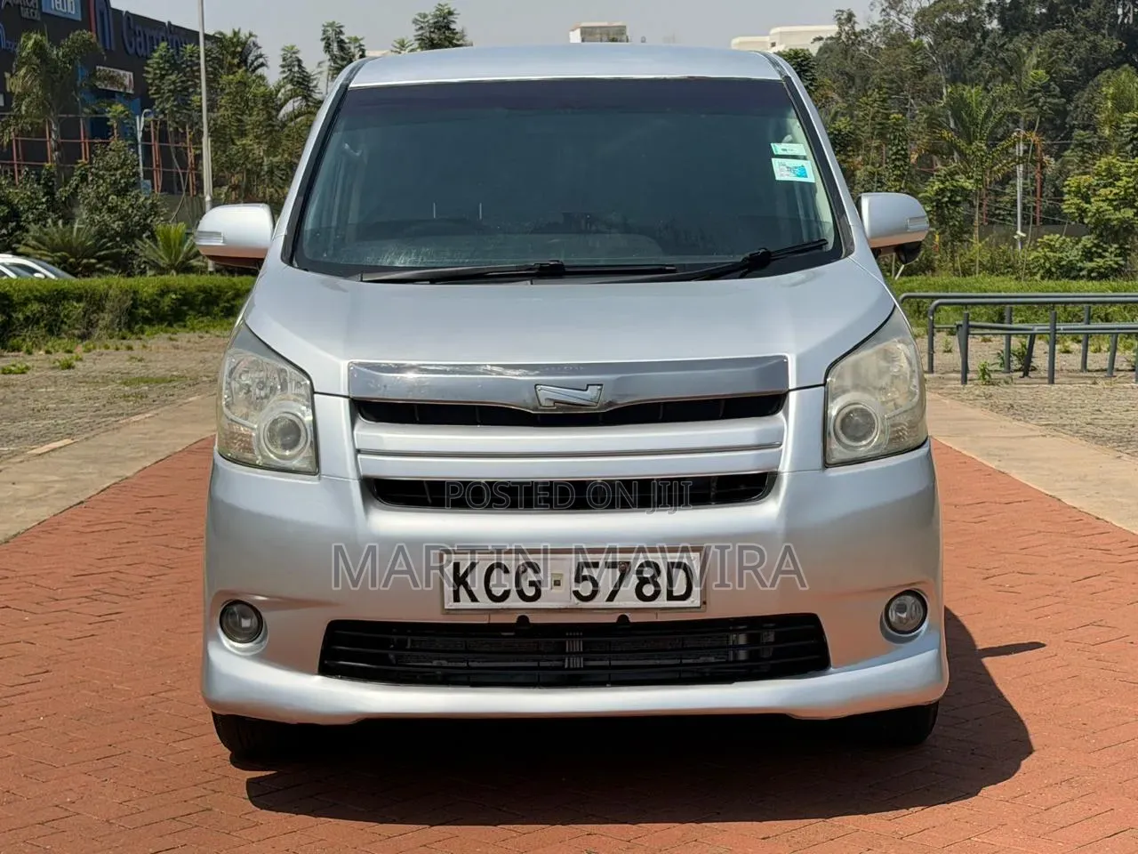 Toyota Noah 2009 Silver