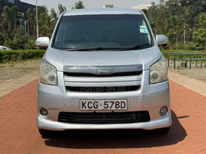 Toyota Noah 2009 Silver