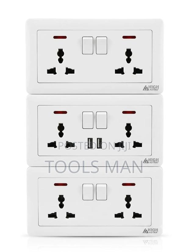 High Astra Universal Twin Socket With Usb Ports - White