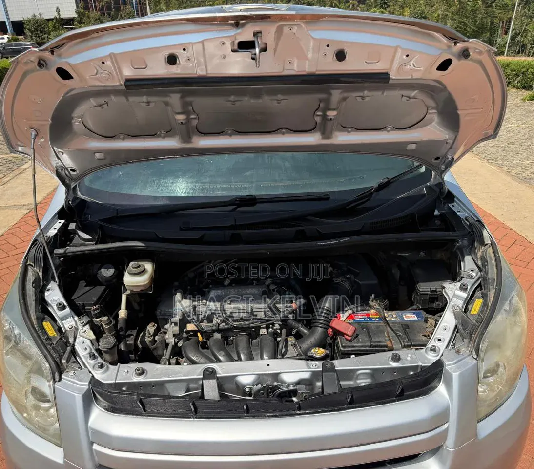 Toyota Noah 2009 Silver