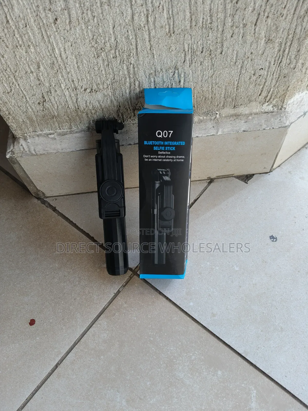 Portable Q07 Selfie Stick Tripod for Tiktok Vlogging