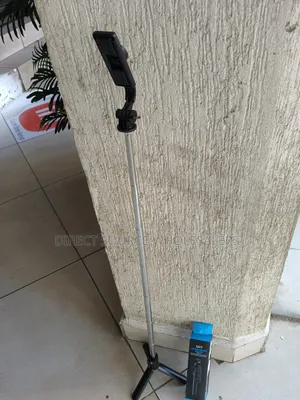 Q07 Foldable Selfie Stick Tripod – Live Stream Video Stand