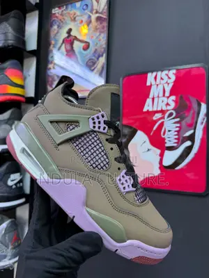 Jordan 4 Retro