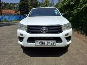Toyota Hilux 2019 White