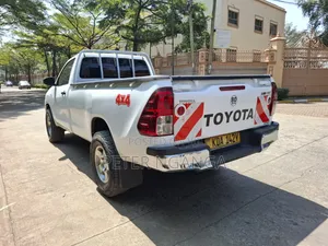 Toyota Hilux 2019 White