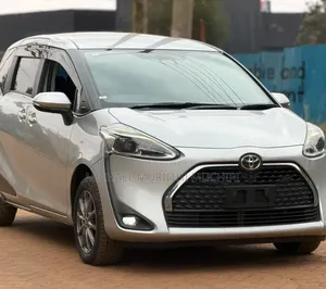 Toyota Sienta 2019 Silver