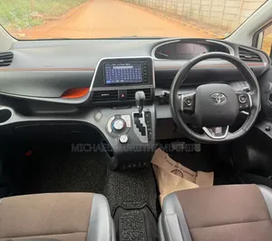 Toyota Sienta 2019 Silver