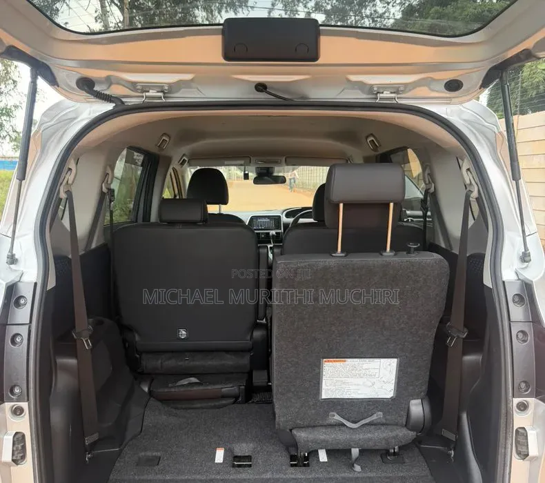 Toyota Sienta 2019 Silver