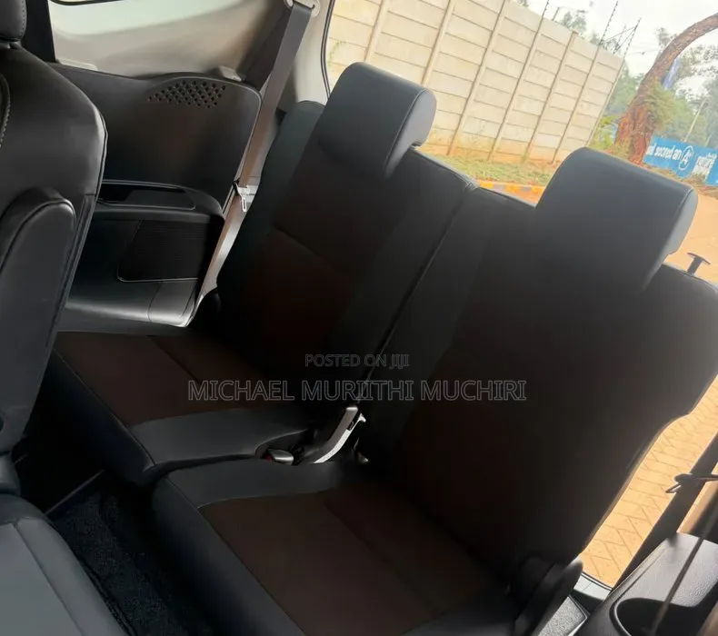 Toyota Sienta 2019 Silver