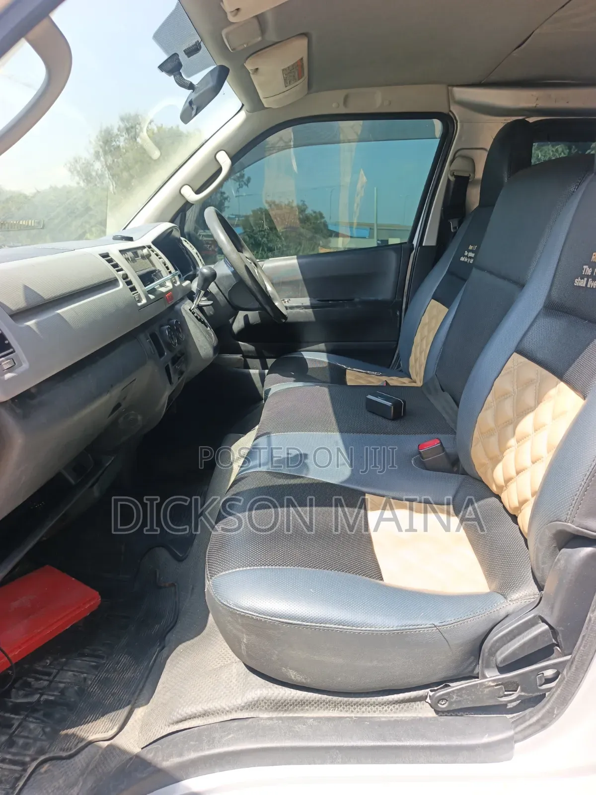 Toyota HiAce 2012 Silver