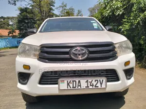 Toyota Hilux SR 4x4 2019 White