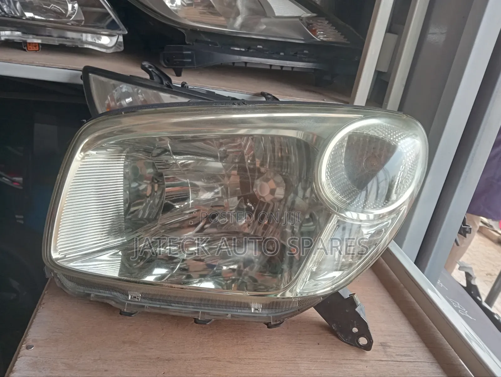Toyota Rav4 Headlight