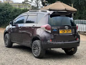 Toyota Ractis 2016 Brown