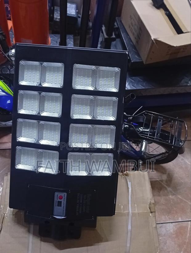 Back Like Never Left 2000 Watts Solar Street Lights With Pole