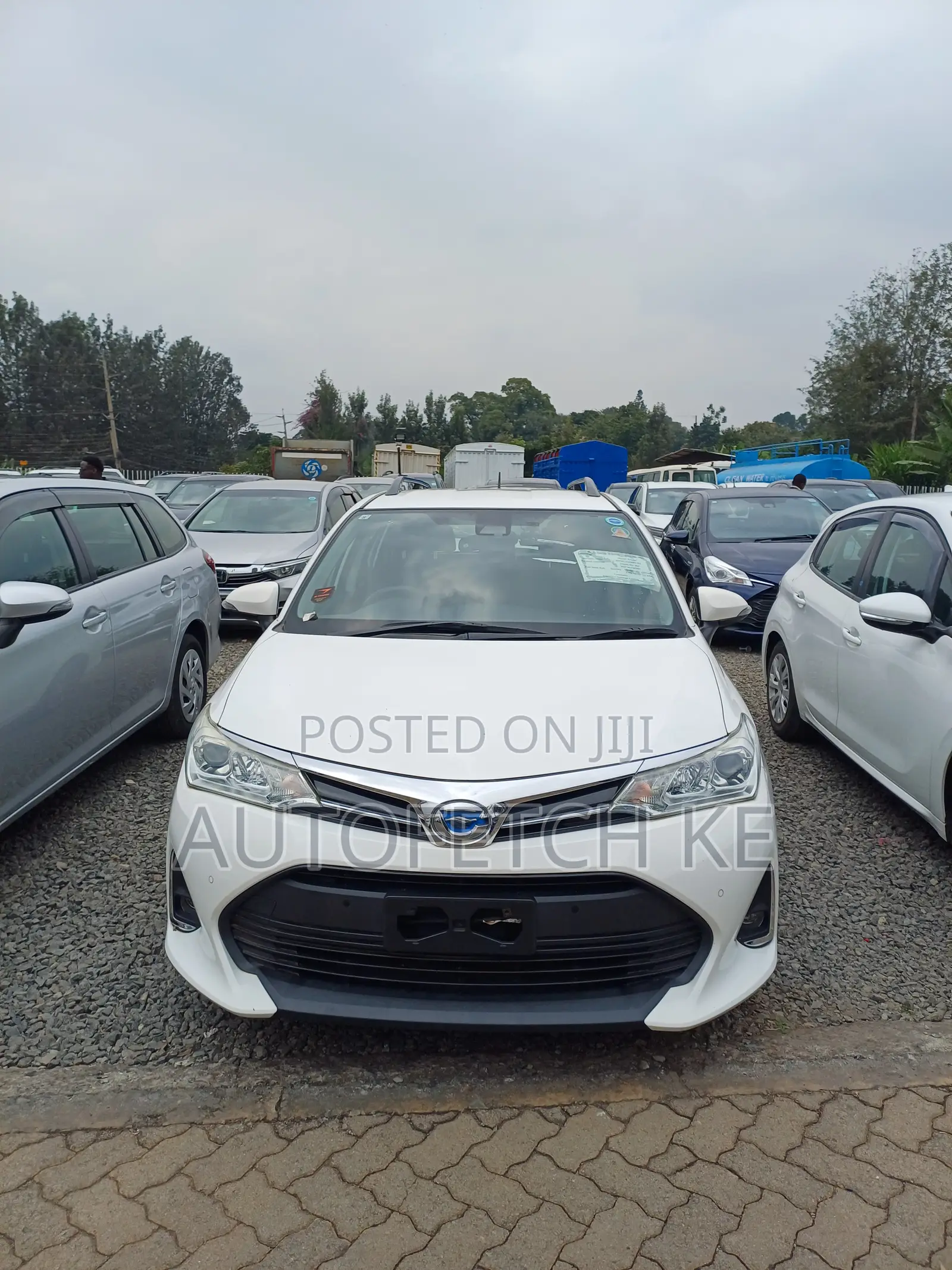 Toyota Corolla Fielder 1.5 Hybrid FWD 2018 White