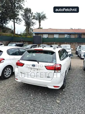 Toyota Corolla Fielder 1.5 Hybrid FWD 2018 White