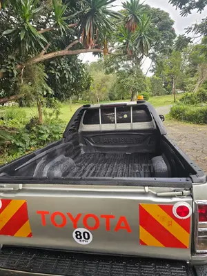 Toyota Hilux 2016 Silver