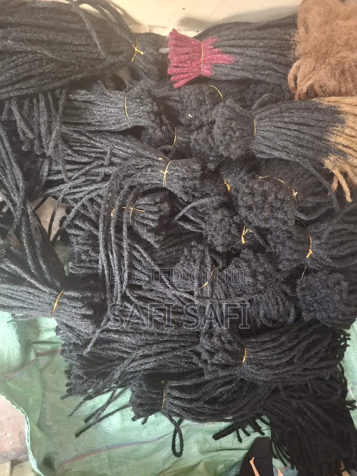 Artificial Sisters Locx and Human Hair Extension Sister Locx