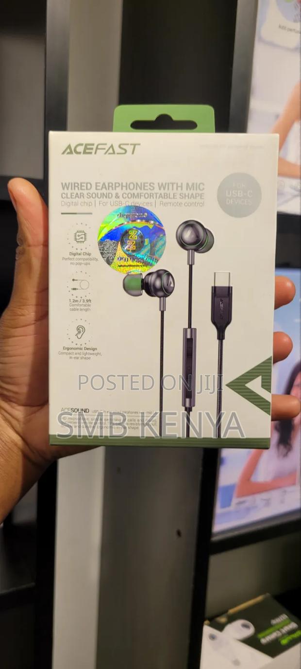 Wired Type C Earphones With Mic and Remote Control-L5