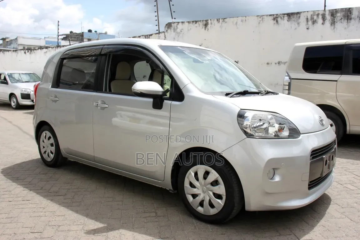 Toyota Porte 2019 Silver