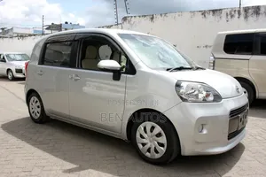 Toyota Porte 2019 Silver