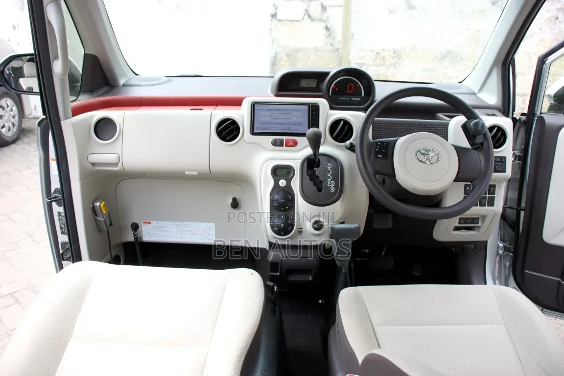 Toyota Porte 2019 Silver