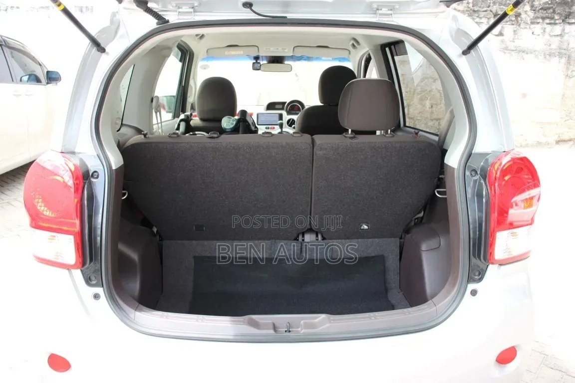 Toyota Porte 2019 Silver