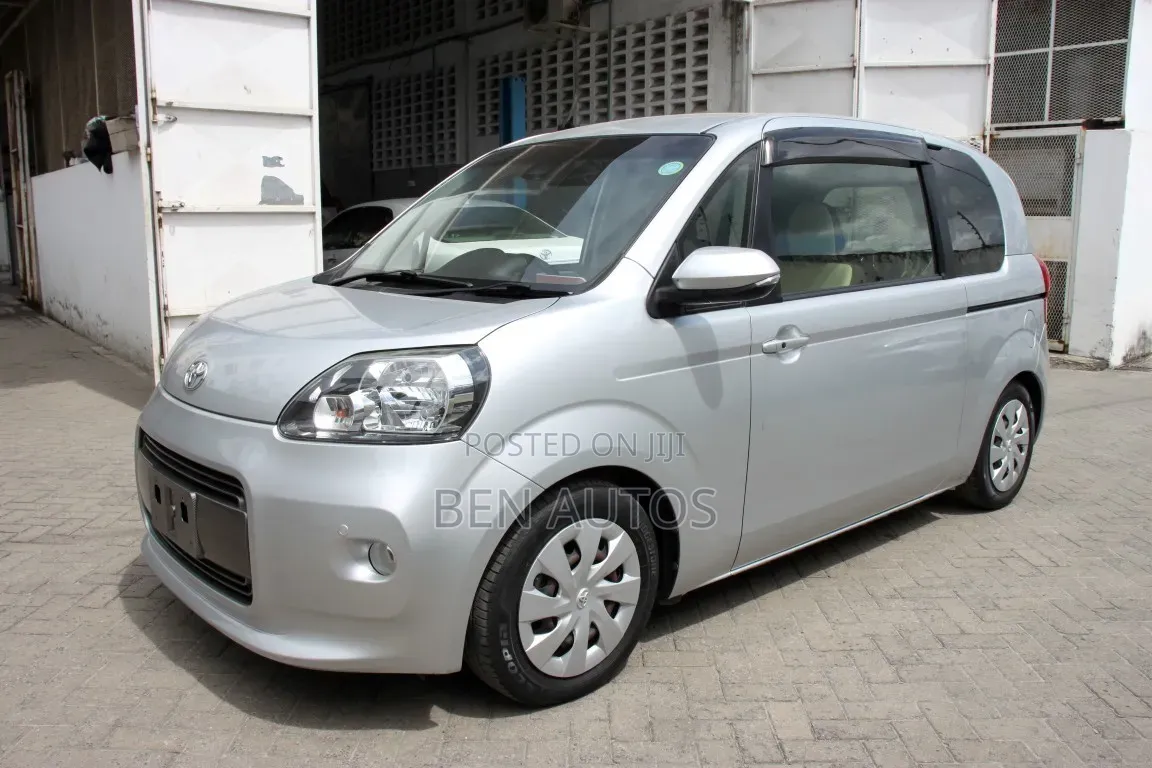 Toyota Porte 2019 Silver