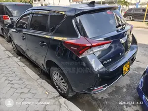 Toyota Auris 2016 Black