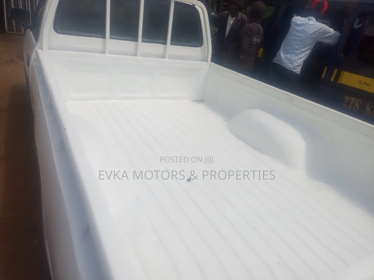 Toyota Hilux 2003 White