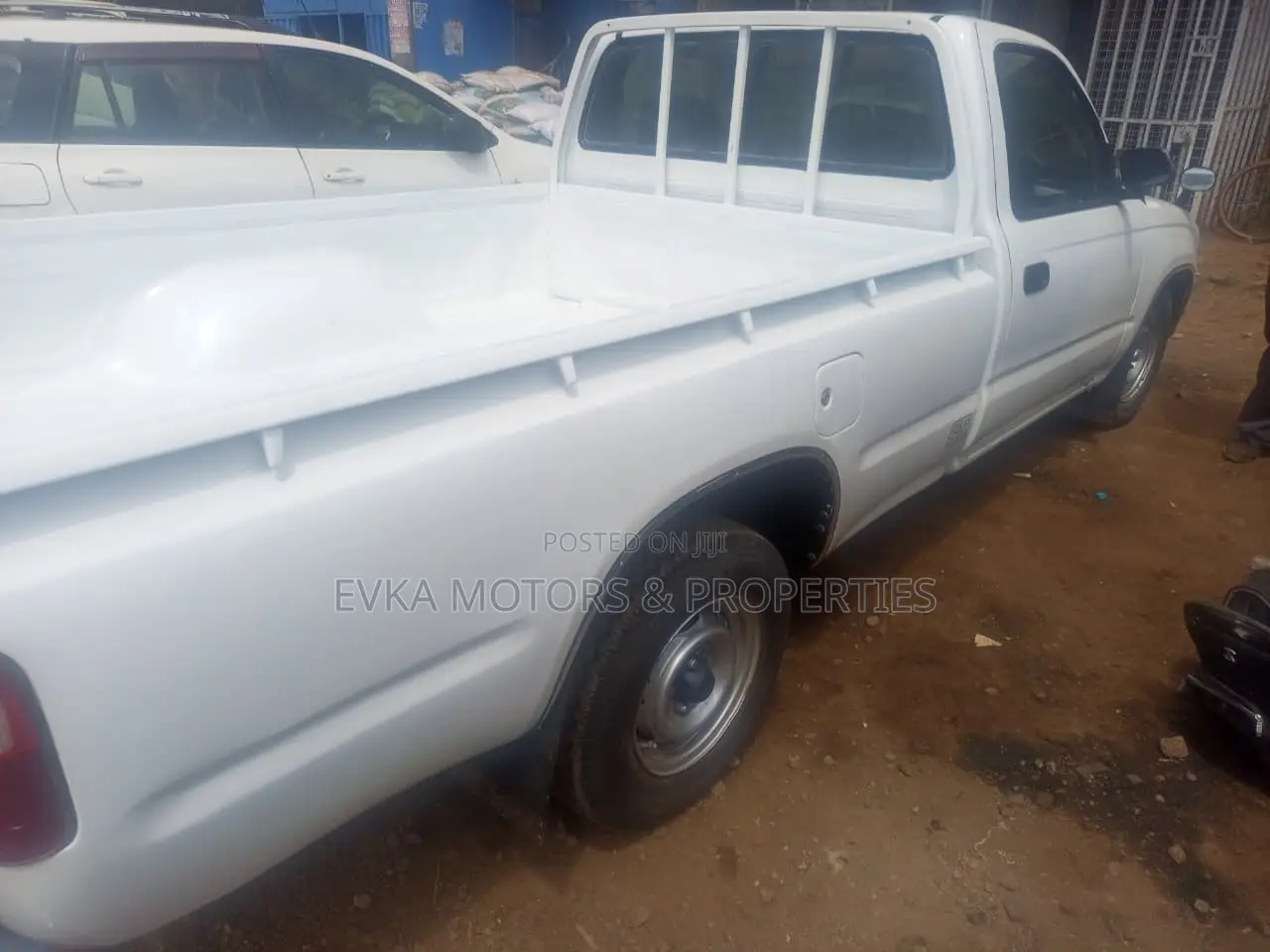 Toyota Hilux 2003 White