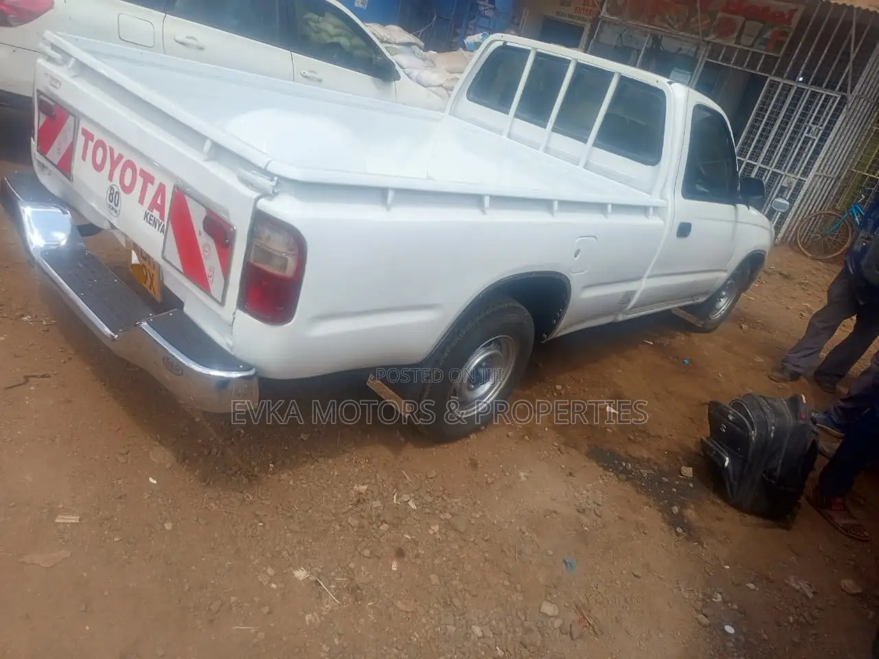 Toyota Hilux 2003 White