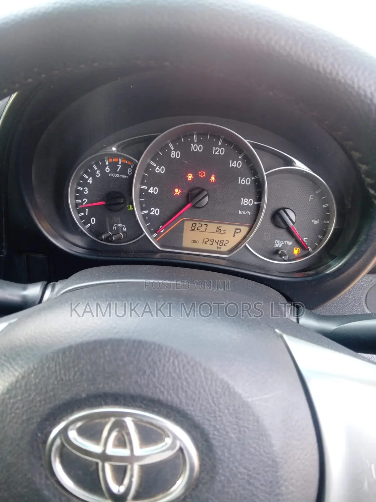 Toyota Ractis 1.3 FWD 2013 Silver