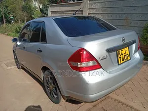 Nissan Latio 2009 Silver