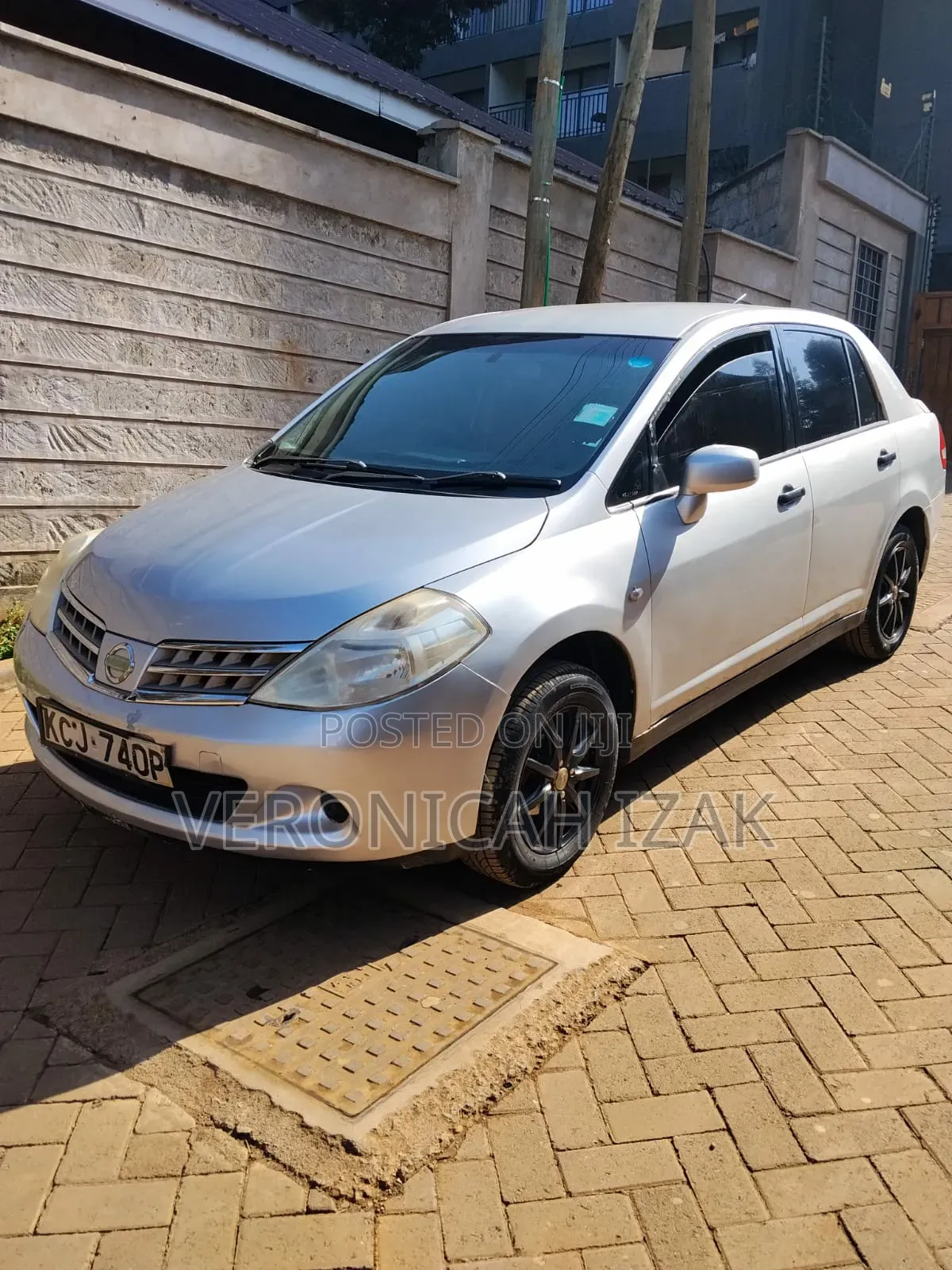 Nissan Latio 2009 Silver