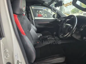 Toyota Hilux 2022 Off white