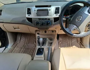 Toyota Hilux 2013 Black