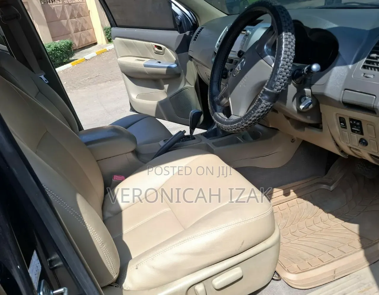 Toyota Hilux 2013 Black