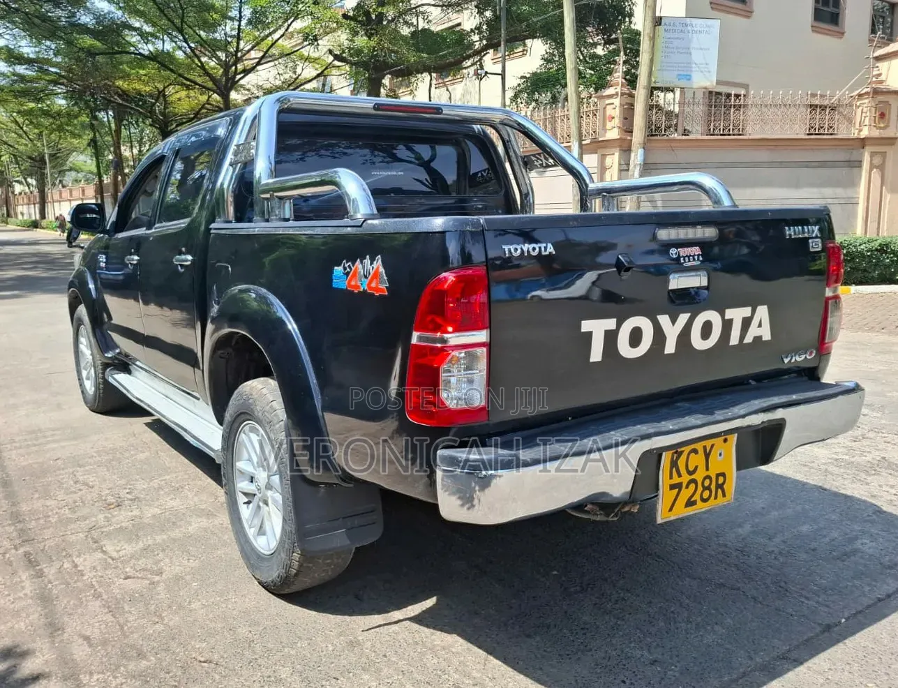 Toyota Hilux 2013 Black