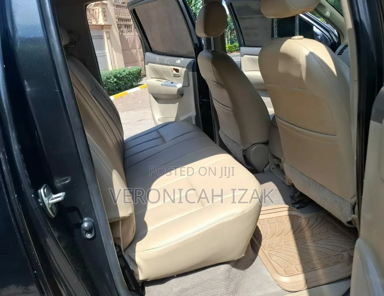 Toyota Hilux 2013 Black