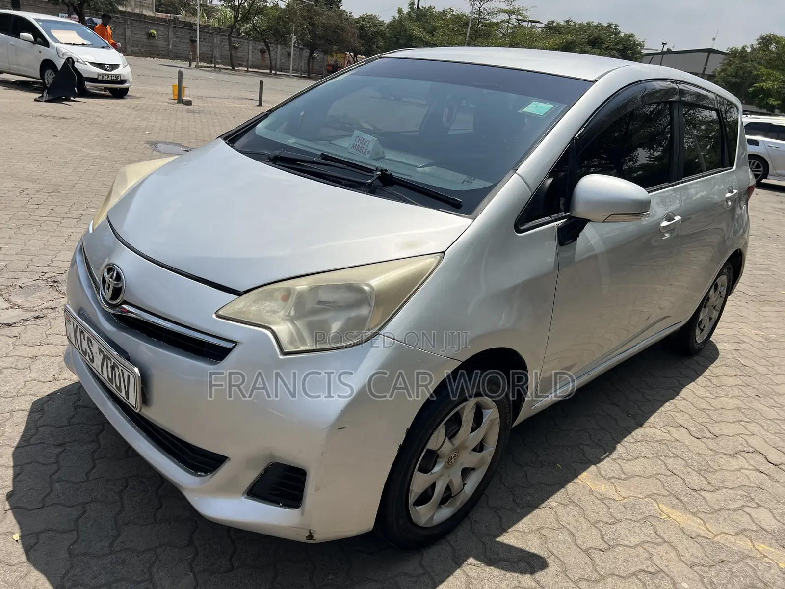 Toyota Ractis 2012 Silver