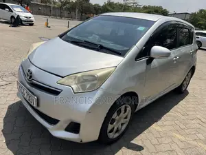 Toyota Ractis 2012 Silver