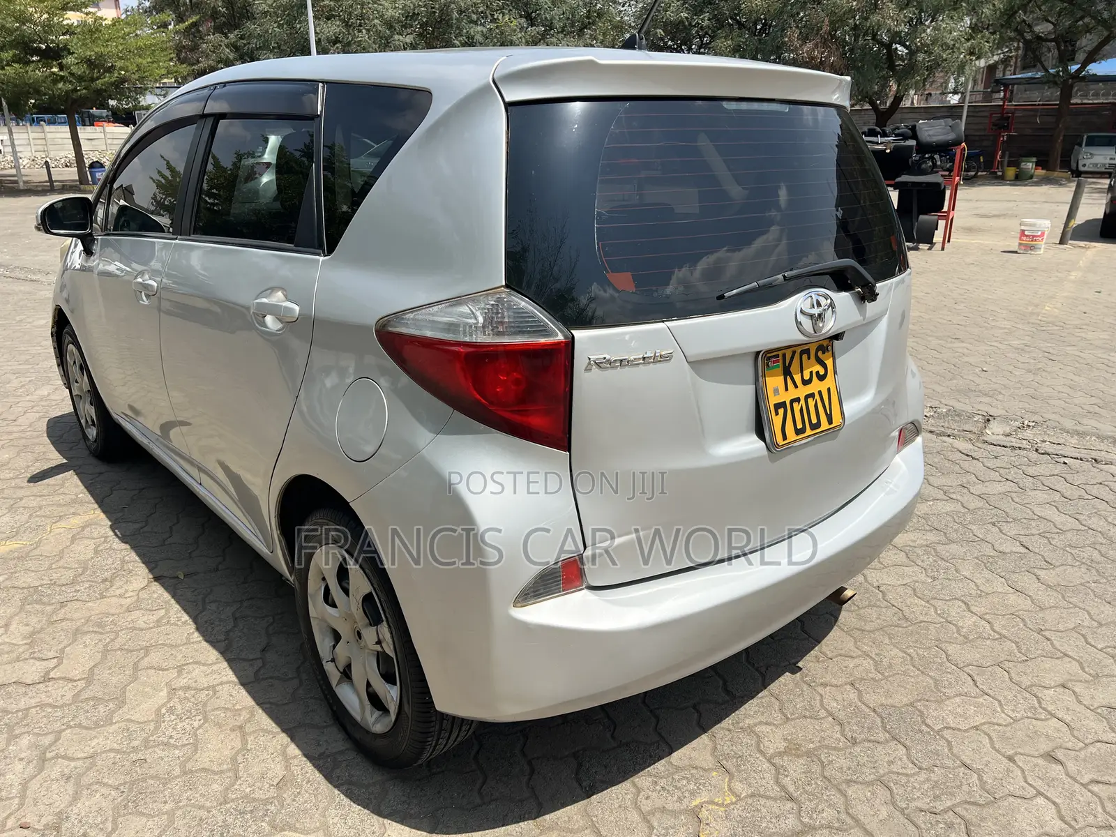 Toyota Ractis 2012 Silver