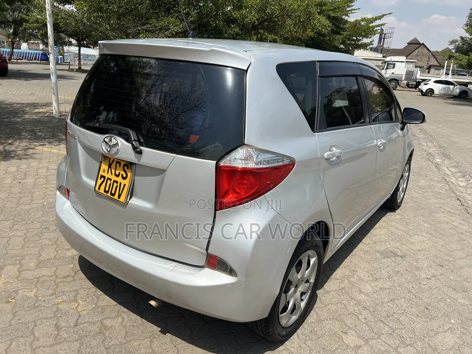 Toyota Ractis 2012 Silver
