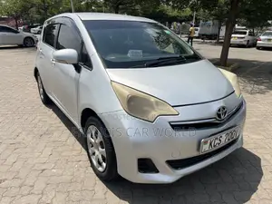 Toyota Ractis 2012 Silver