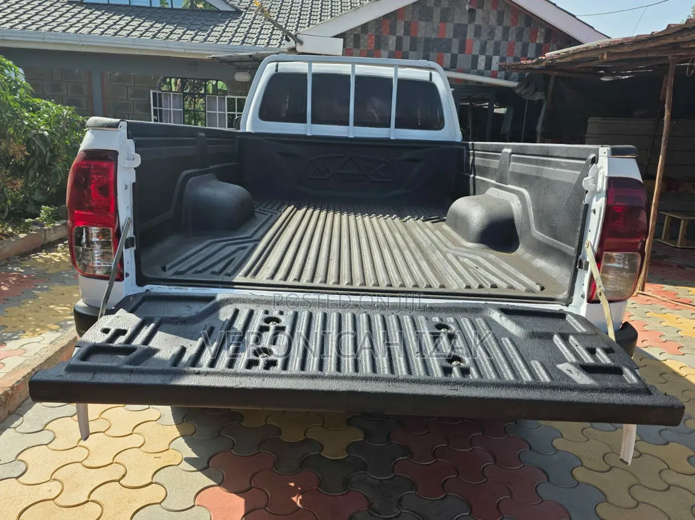 Toyota Hilux 2019 White