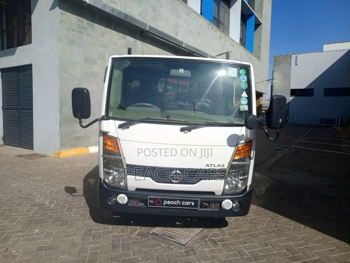 Nissan Atlas 2012