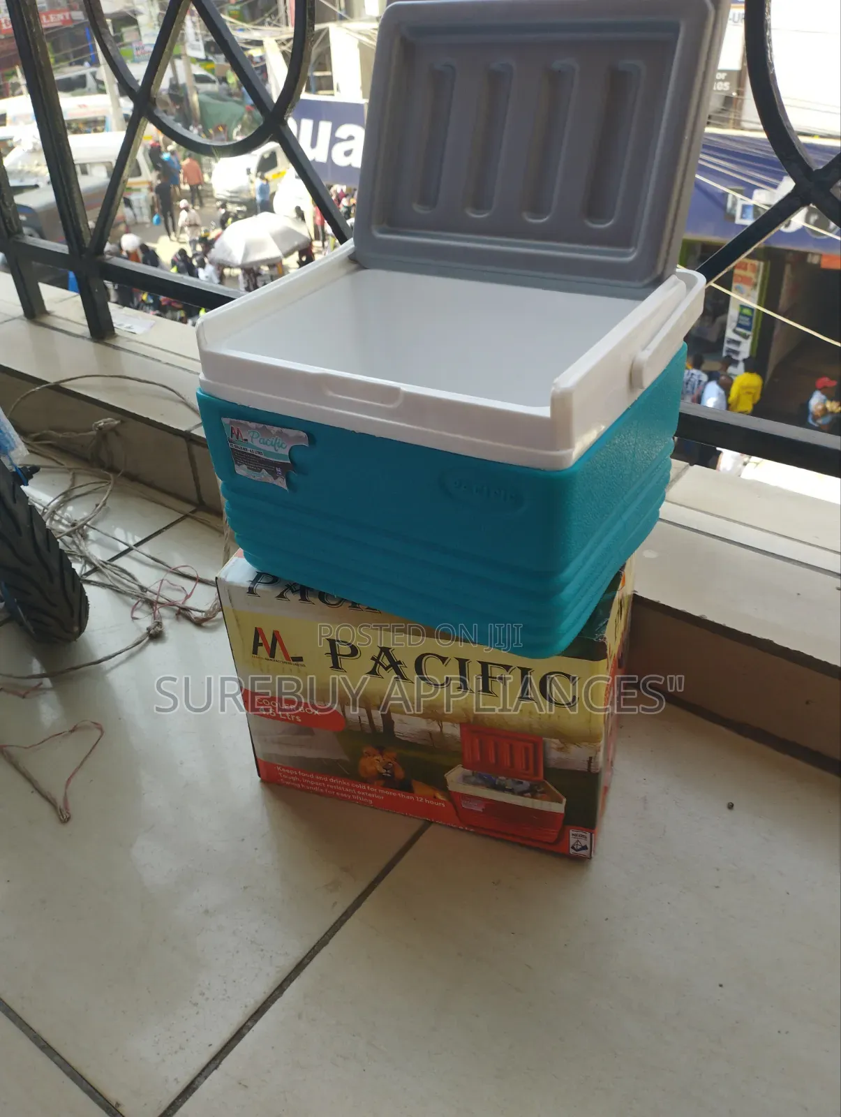 Pacific 4.5L Insulated Cooler Box for Food, Drinks Travel